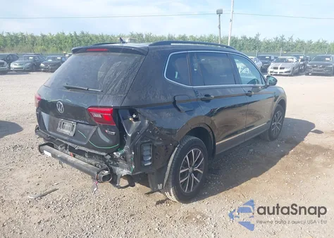 2020 Volkswagen Tiguan 2.0T Se/2.0T Se R-Line Black/2.0T Sel z USA, uszkodzony, nr VIN 3VV2B7AXXLM042671